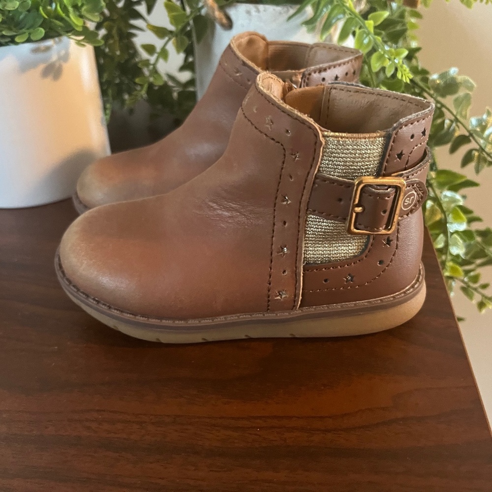 Girl boots